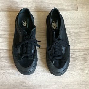 Men’s Black Vans (size 10)